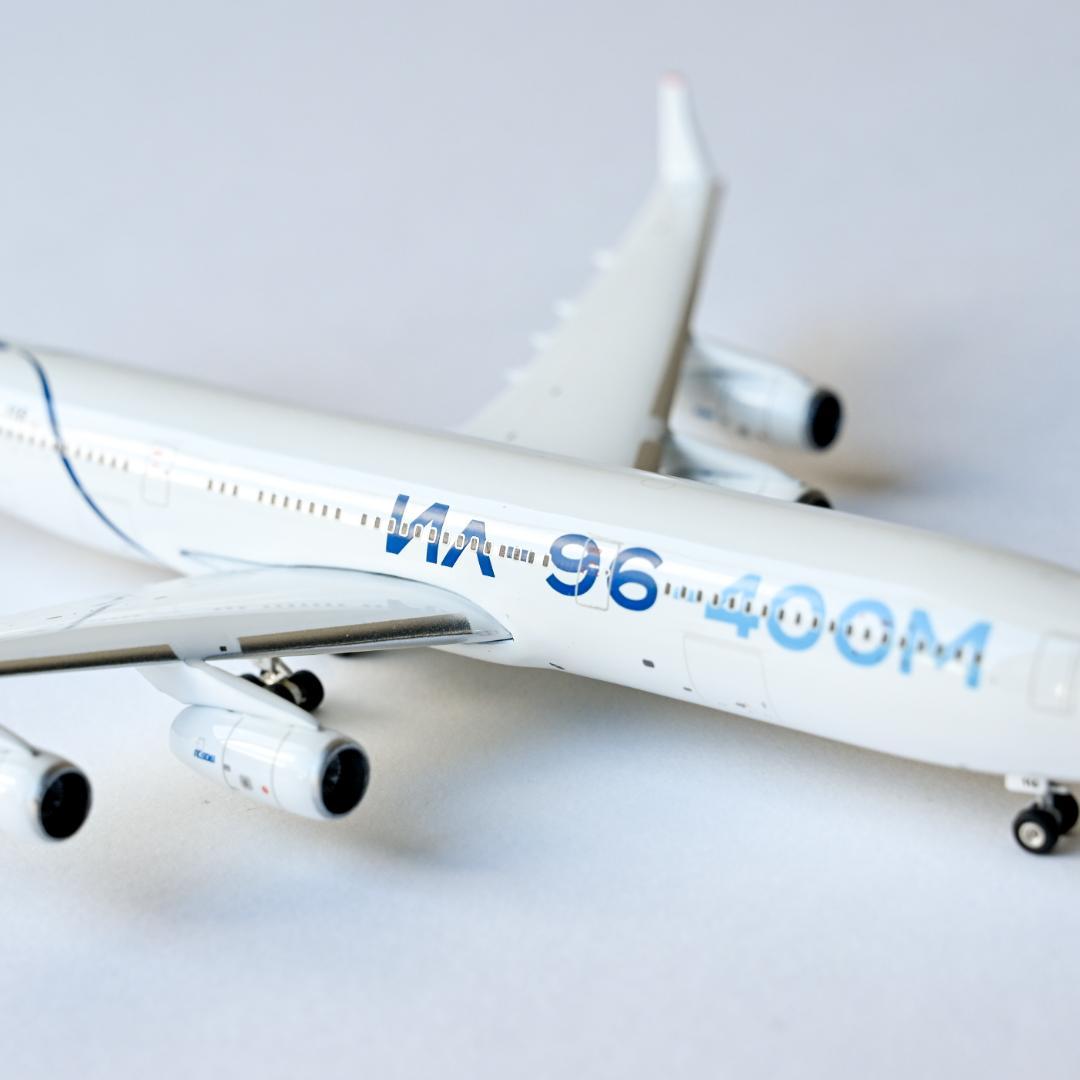 ★ネスレス様★IL-96-400M UAC ハウスカラー 1/400