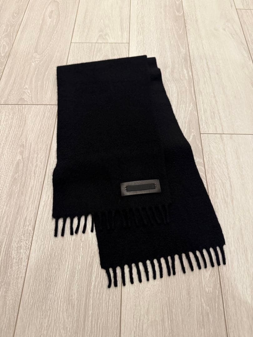 PRADA マフラー【ほぼ新品】