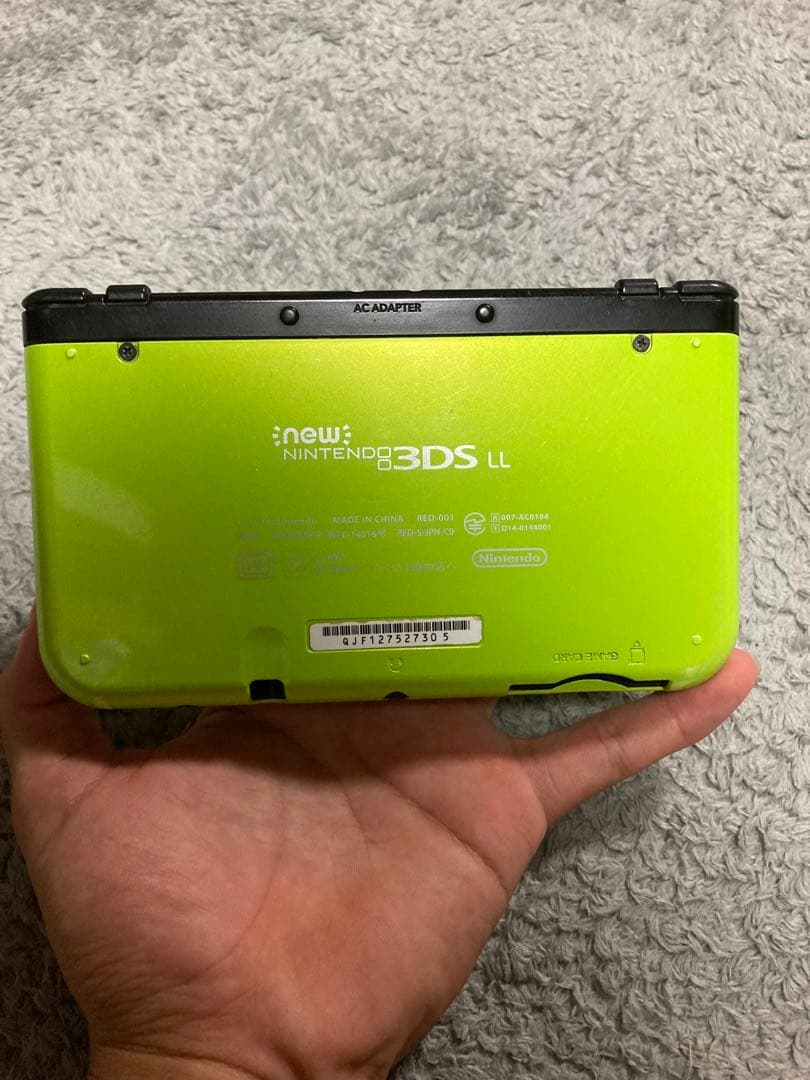 任天堂3DSLL、ソフト4つ、充電器、タッチペン