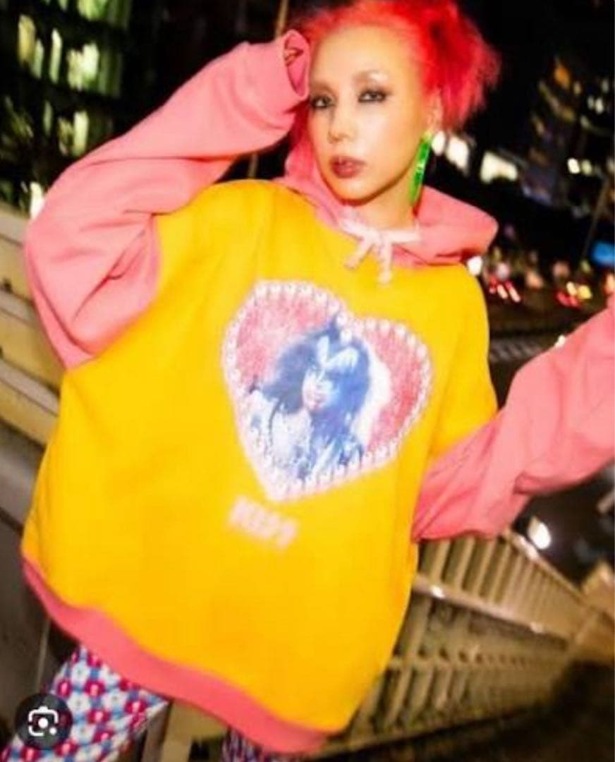 【新品未使用品】 KISS×Re. コラボフーディー　パーカー　仲里依紗