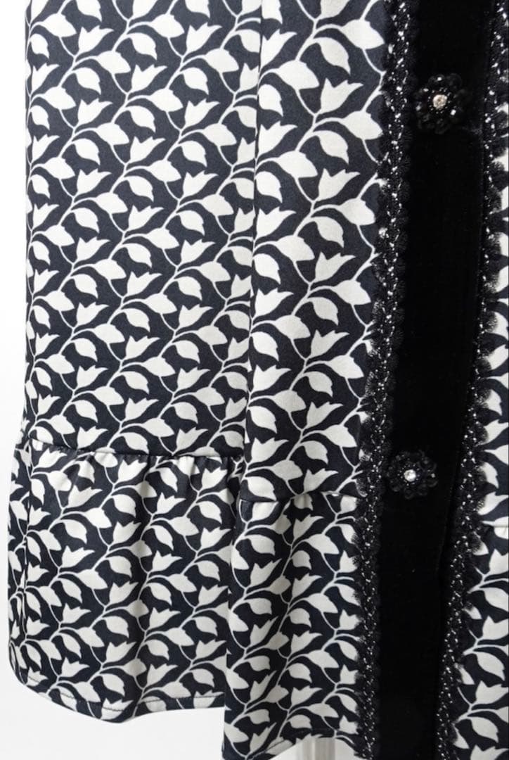 2025AW❤︎スーパービューティー❤︎ベロア切替　モノトーンプリントワンピース44