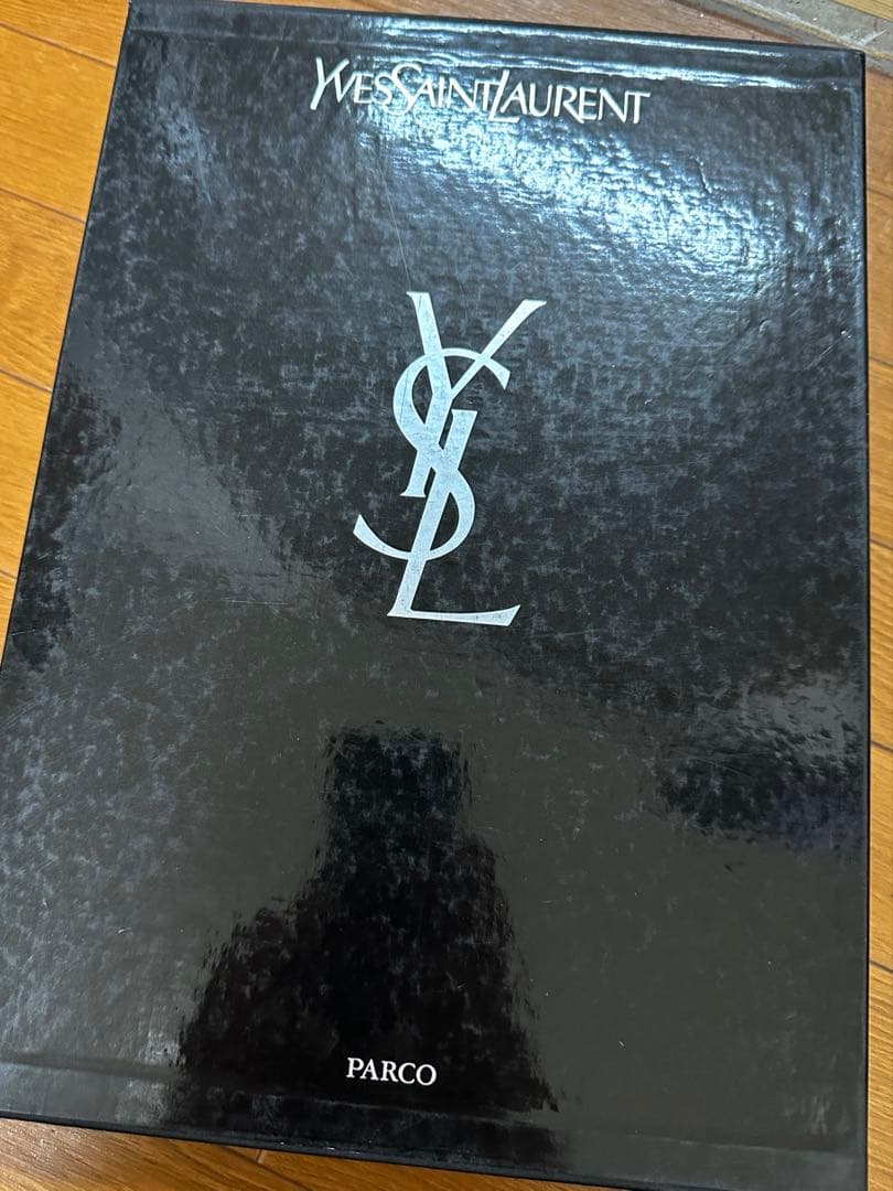 最終価格 YVES SAINTLAURENTイヴサンローラン イメージとデザイン