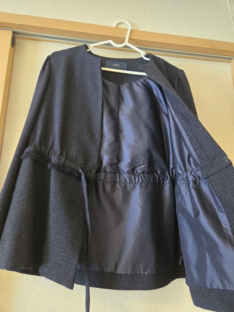 SHIPS　ウエストリボン付きノーカラージャケット ネイビー