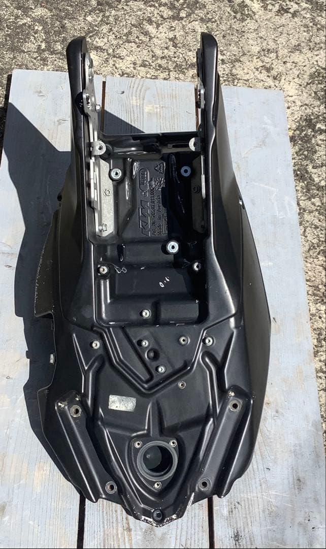 690SMC-R ガソリンタンク