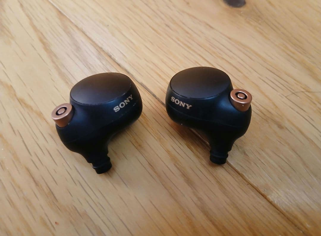 SONY　WF-1000XM4　ワイヤレス　ノイズキャンセリング　イヤホン　①