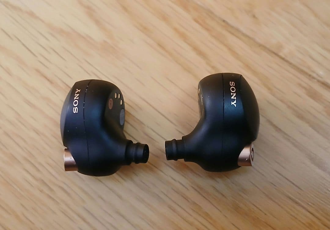 SONY　WF-1000XM4　ワイヤレス　ノイズキャンセリング　イヤホン　①