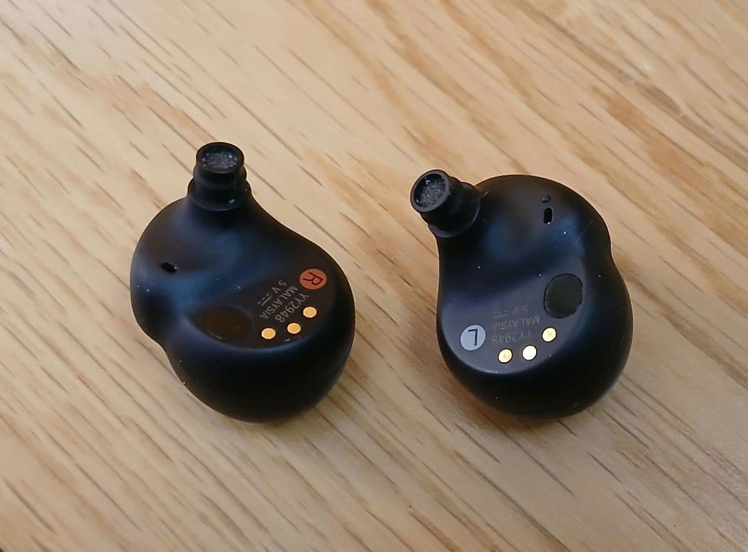 SONY　WF-1000XM4　ワイヤレス　ノイズキャンセリング　イヤホン　①