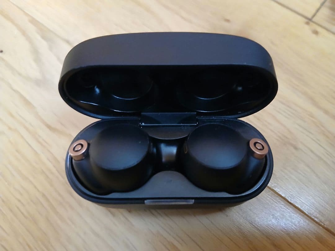 SONY　WF-1000XM4　ワイヤレス　ノイズキャンセリング　イヤホン　①