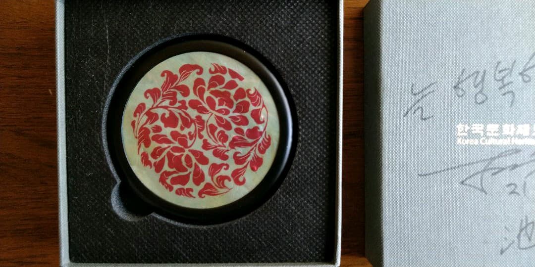 チ・ジニ　直筆サイン入り　螺鈿細工鏡