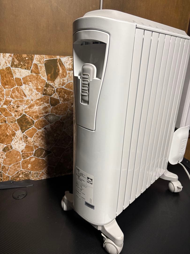 【美品】デロンギ オイルヒーター RHJ75V0915-GY