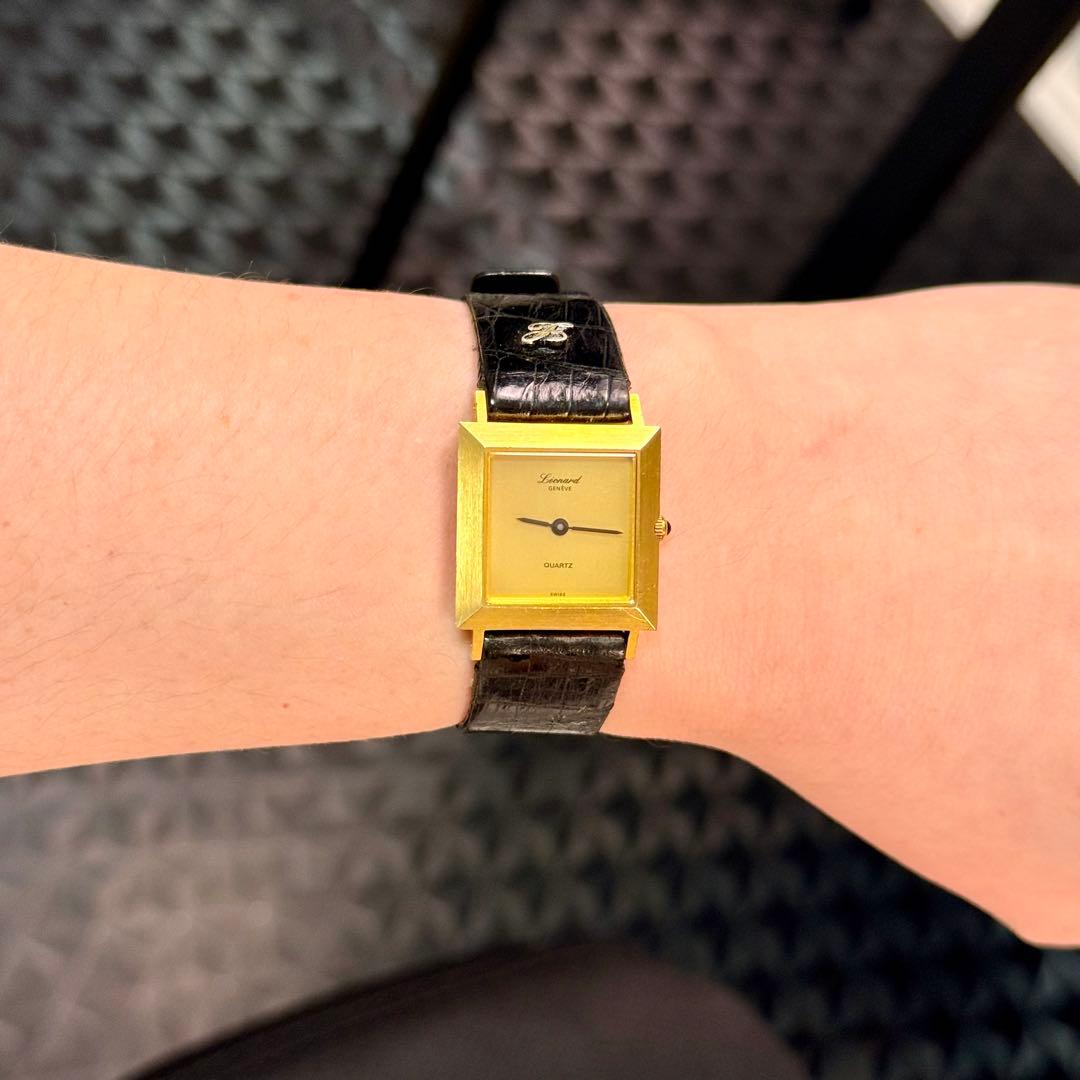 レオナール LEONARD 腕時計 タンク型 ゴールド クォーツ スイス製