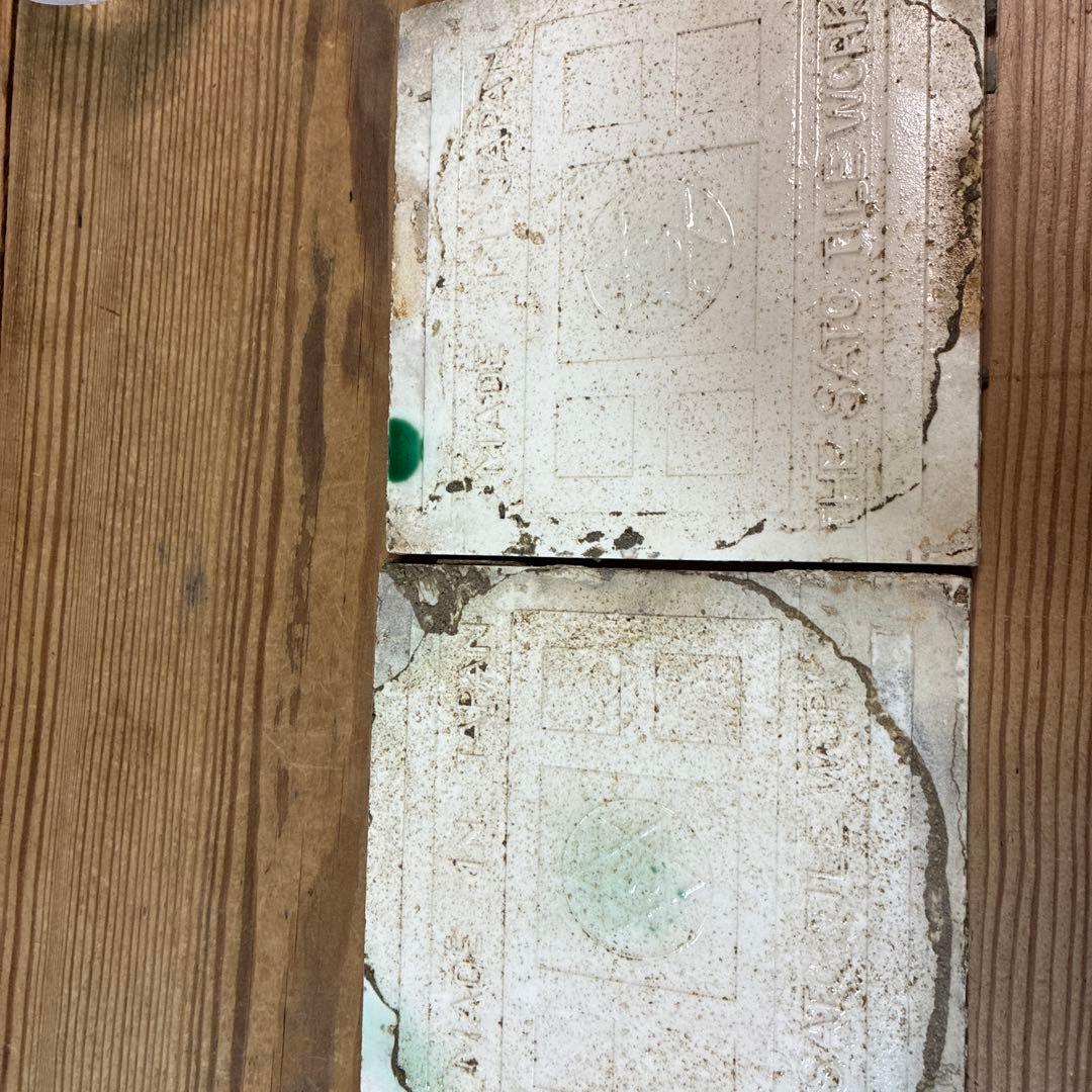 アンティークタイル２枚