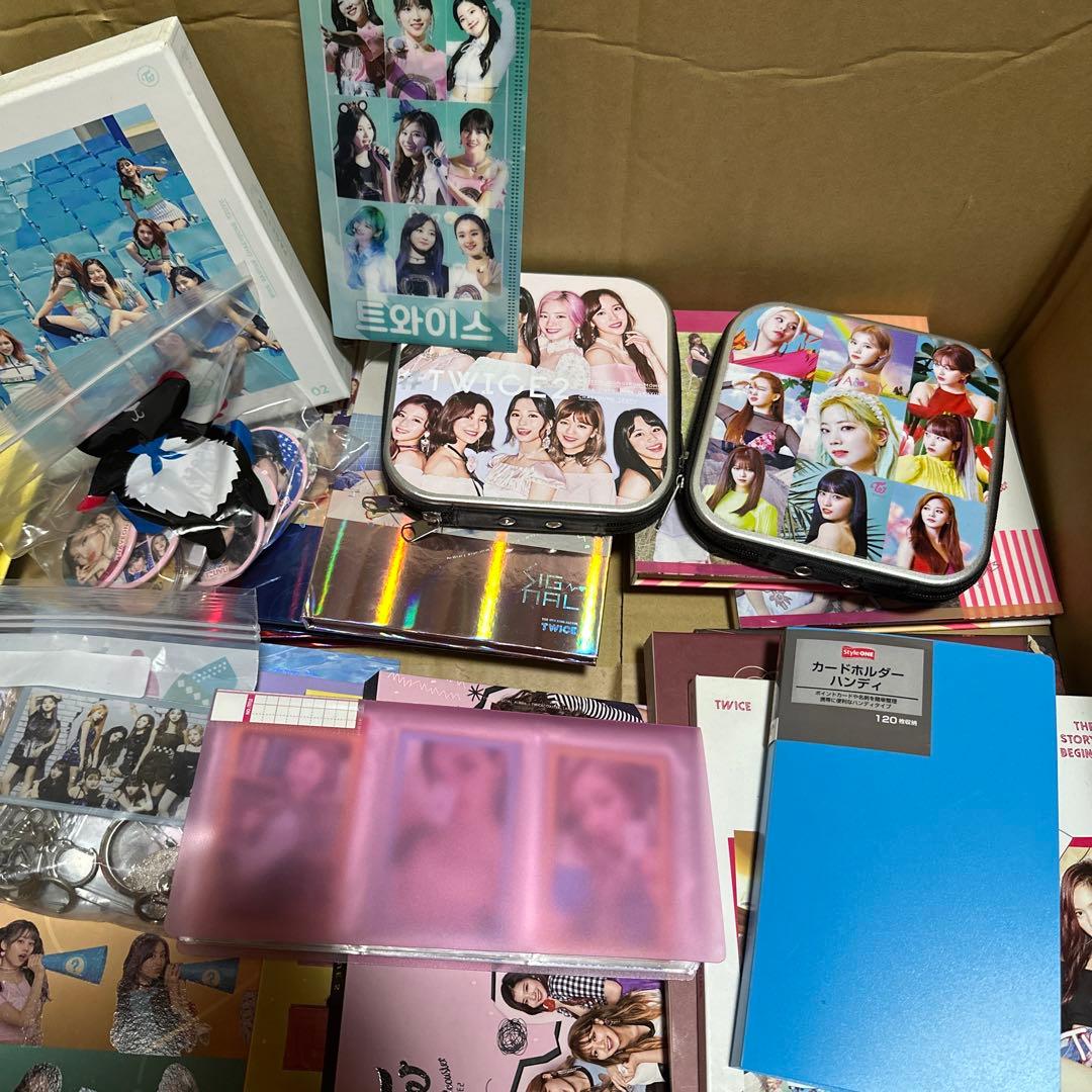 TWICECD、トレカ、ストラップ、缶バッジ、ポスター、アルバム、シール等色々
