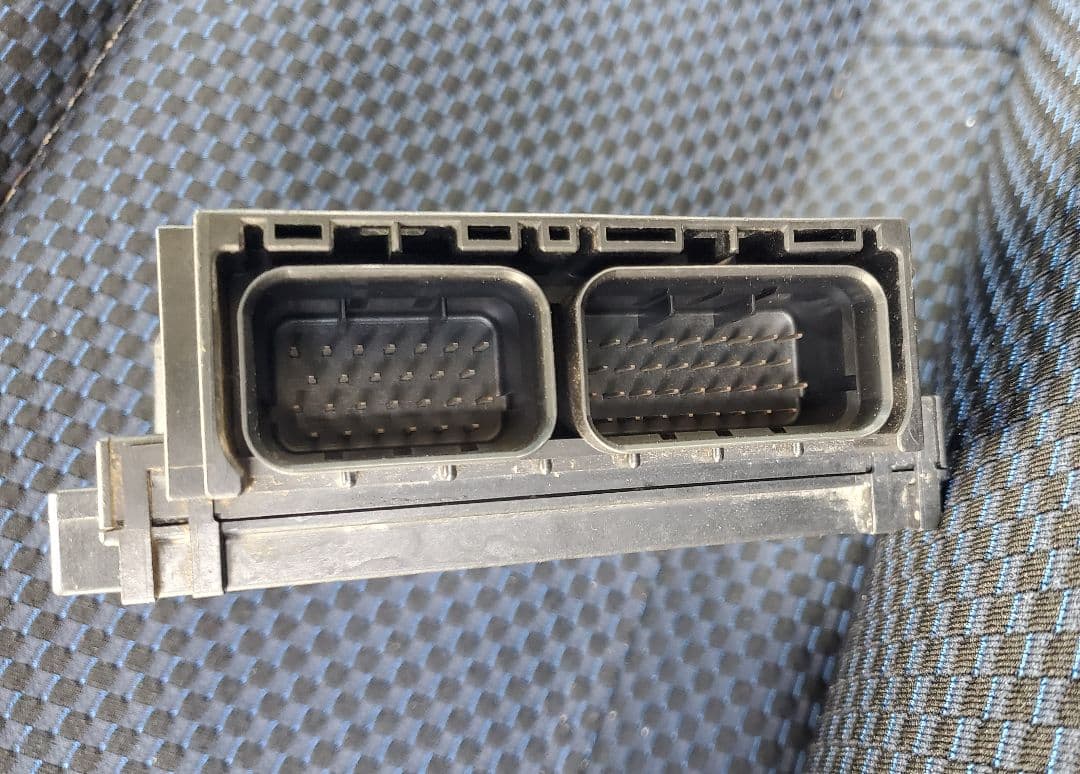 DA63T キャリ―　トラック エンジンコンピューター　MT ECU