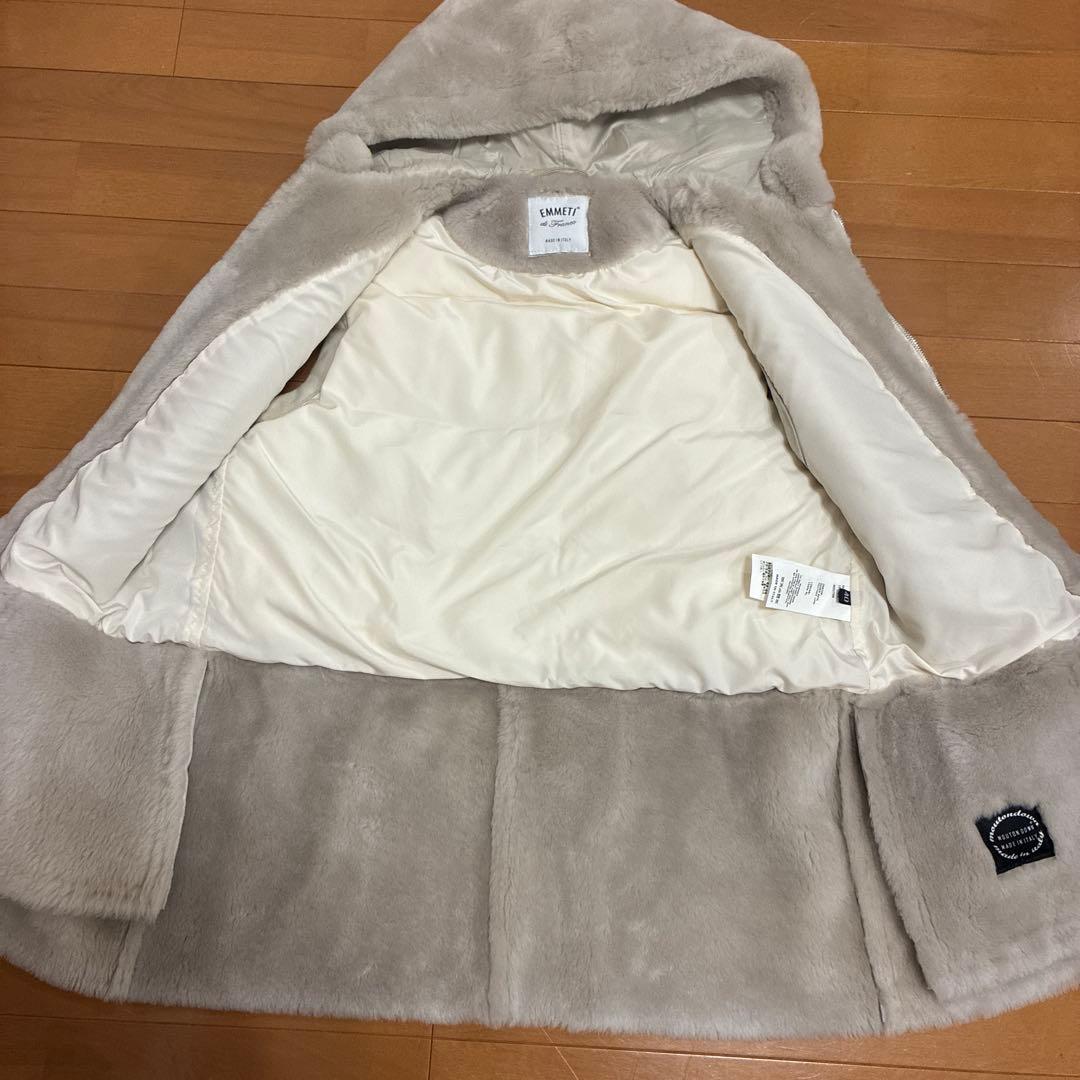 EMMETI AULLAアウラ　リアルムートン ダウン ベスト フードベージュ系