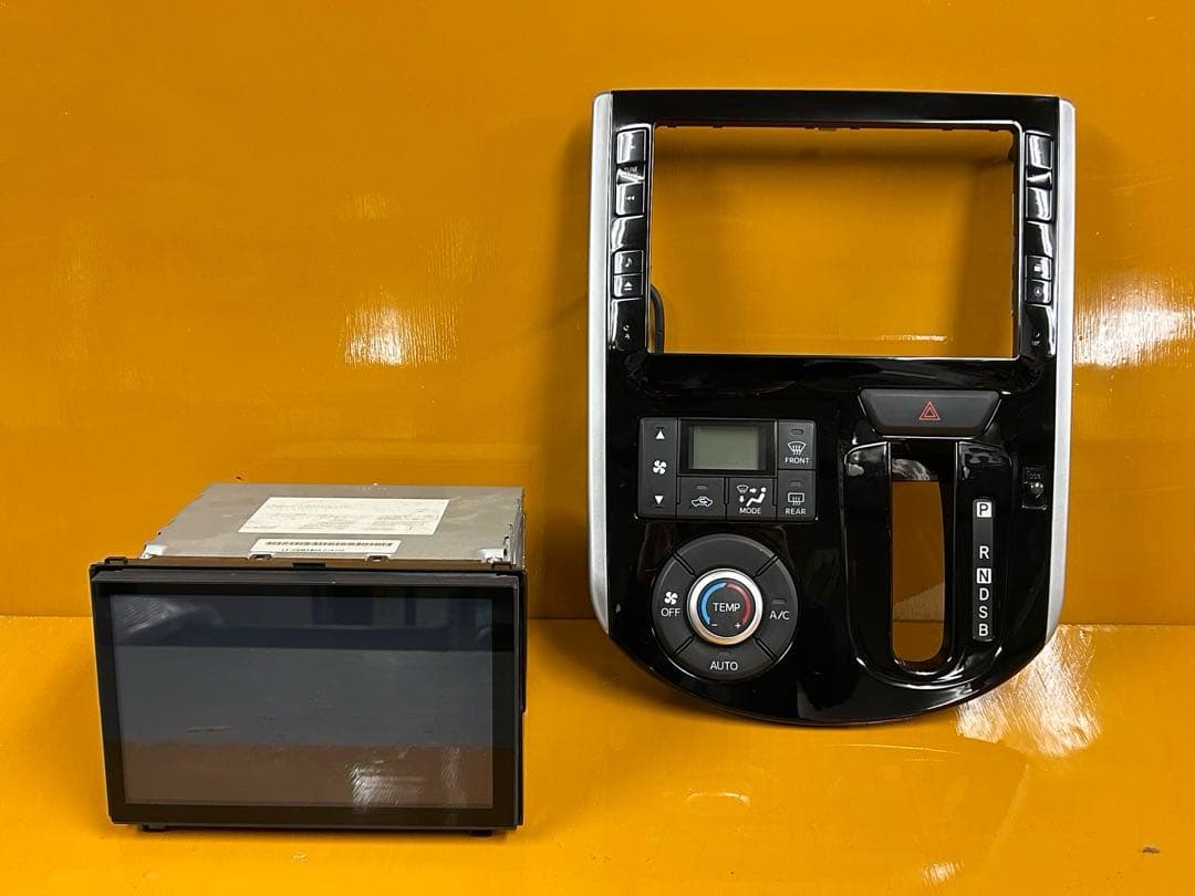 シ*ウ様 ８インチ ダイハツ純正OP メモリーナビ LA600S タント専用パネ