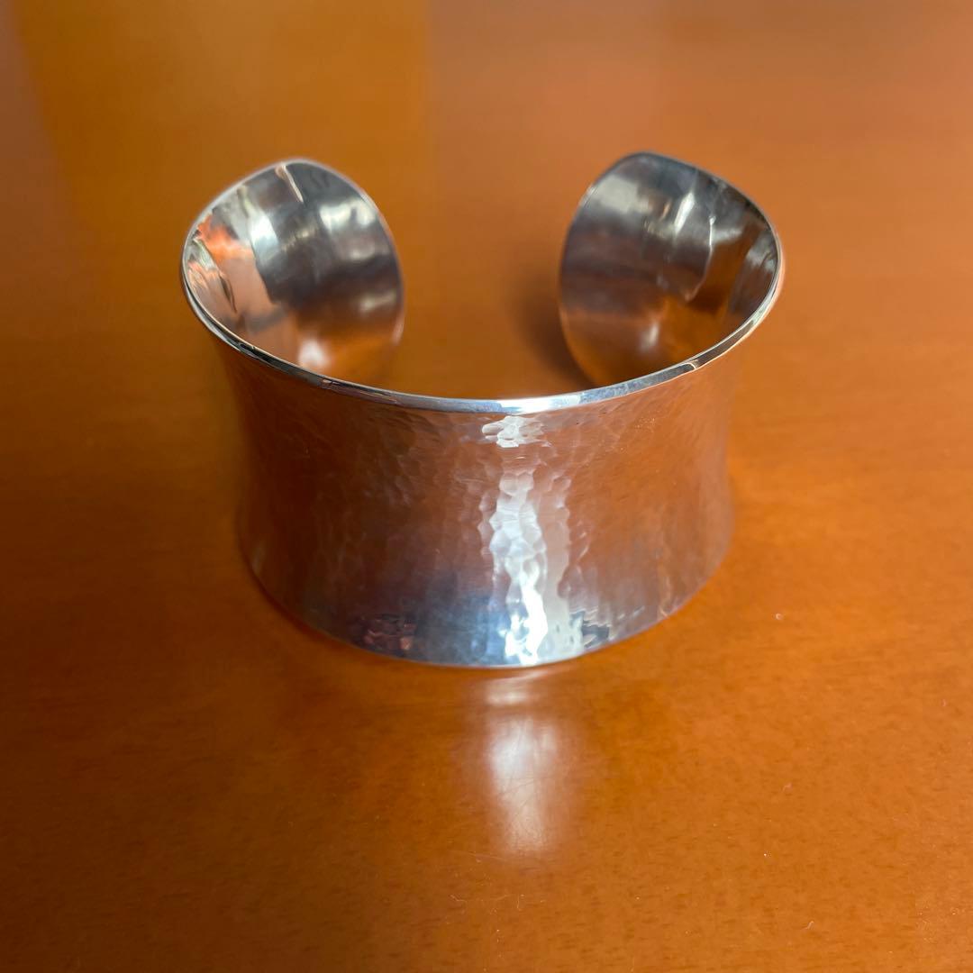 [ジョージ ジェンセン]　バングル　スミシィ　カフス　ハンマード　－　サイズ Ｓ