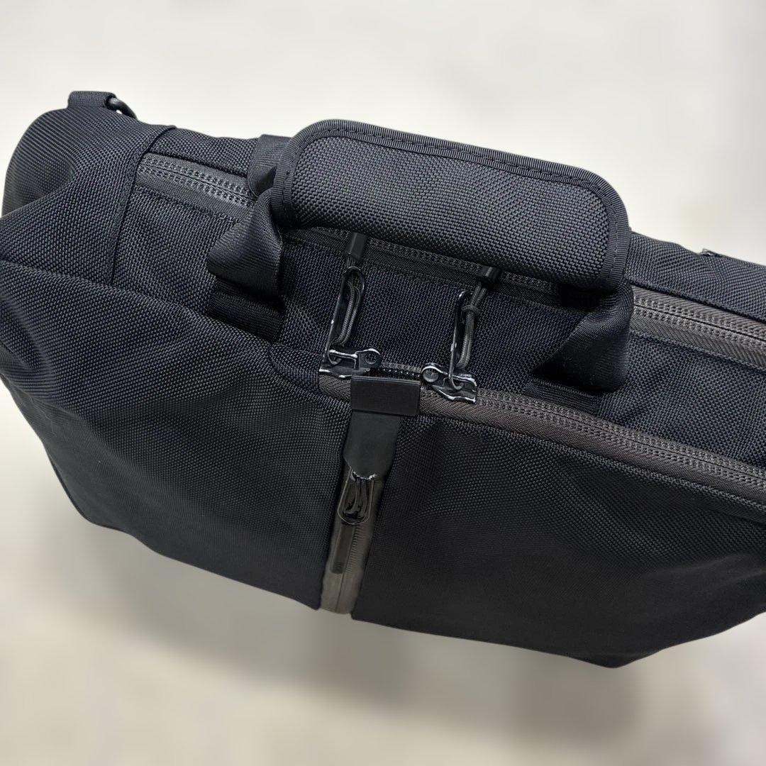 AER ブラック ダブルジッパーバッグ