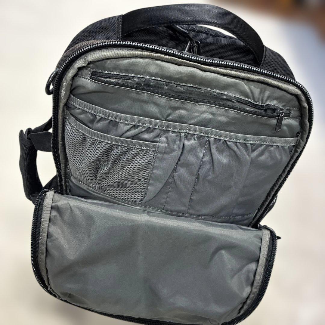 AER ブラック ダブルジッパーバッグ