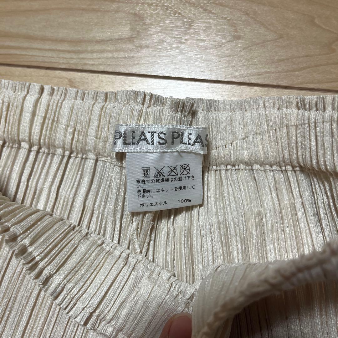 PLEATS PLEASE(プリーツプリーズ) ホワイトパンツ　ポケットあり