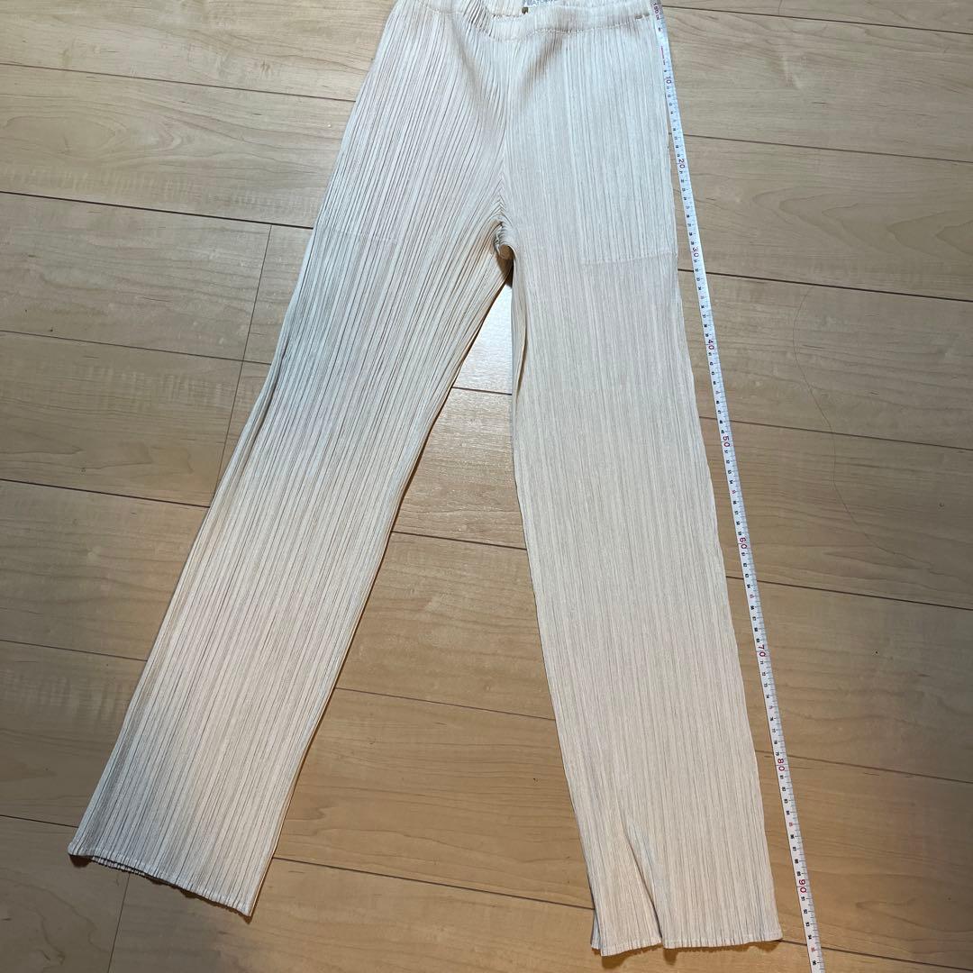 PLEATS PLEASE(プリーツプリーズ) ホワイトパンツ　ポケットあり