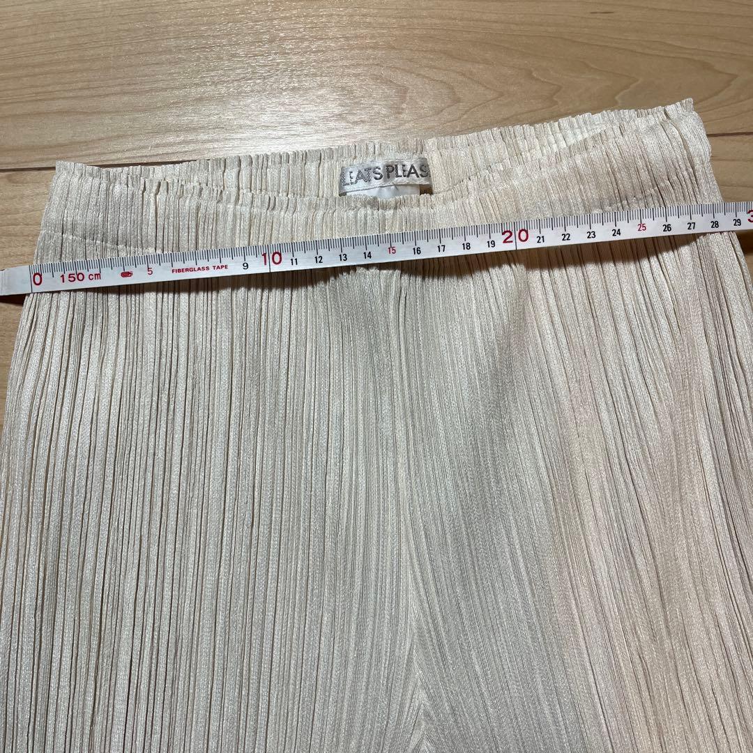 PLEATS PLEASE(プリーツプリーズ) ホワイトパンツ　ポケットあり