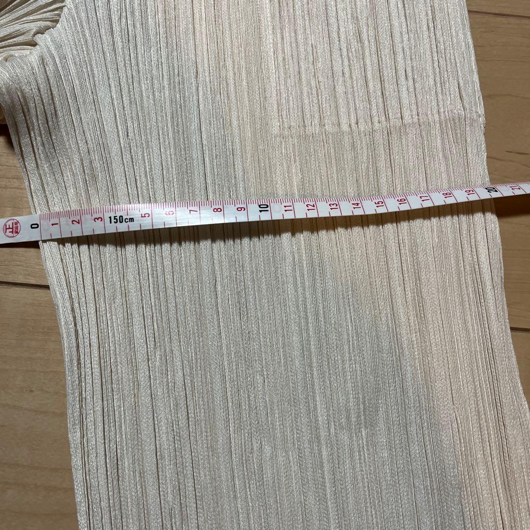 PLEATS PLEASE(プリーツプリーズ) ホワイトパンツ　ポケットあり