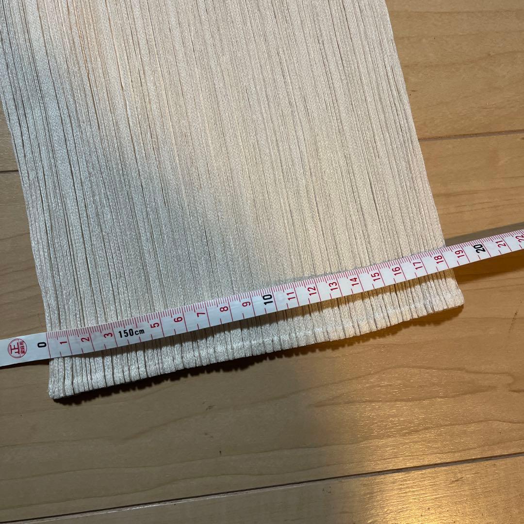 PLEATS PLEASE(プリーツプリーズ) ホワイトパンツ　ポケットあり