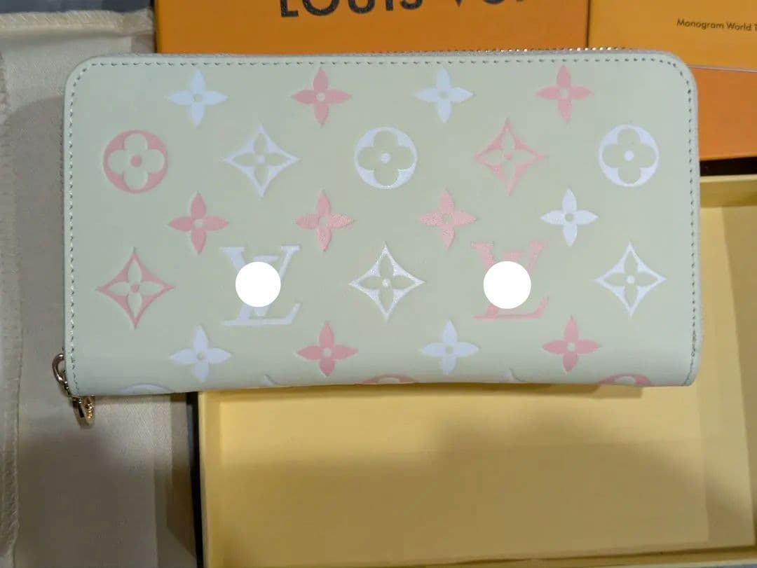 【新品・未使用】 モノグラム　ホワイト×ピンク　ノベルティ　非売品　長財布