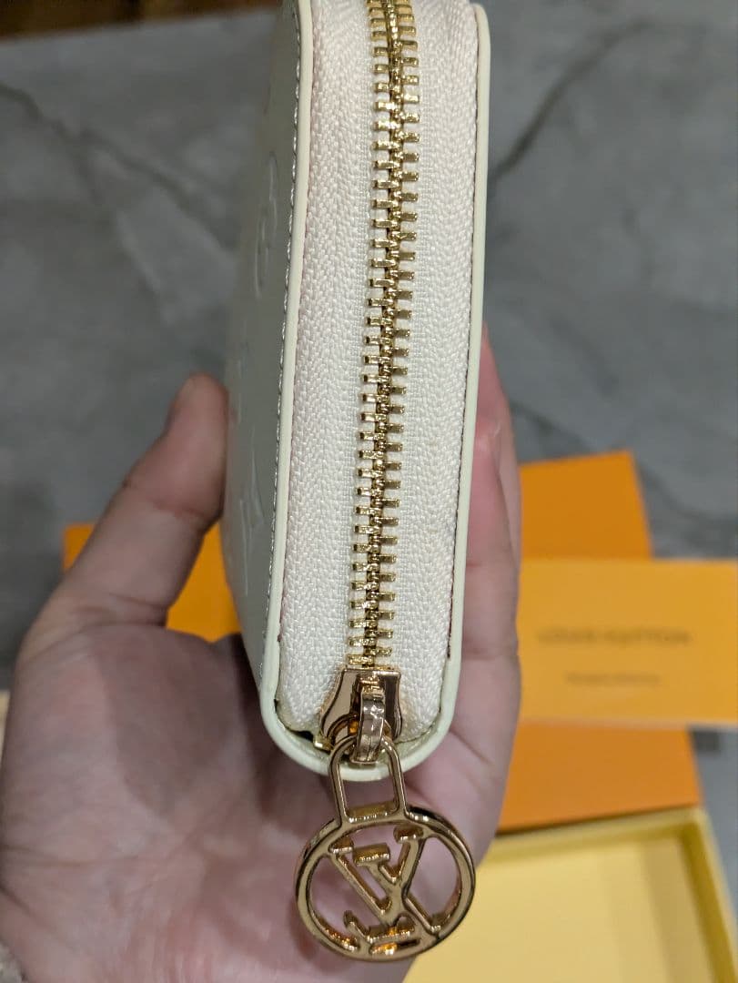 【新品・未使用】 モノグラム　ホワイト×ピンク　ノベルティ　非売品　長財布