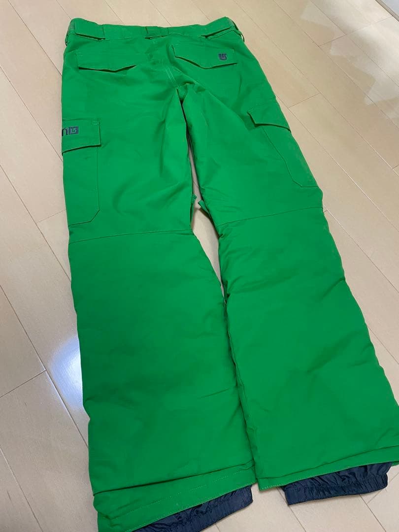 バートン　キッズ　迷彩フード付きウェアと緑色パンツセット