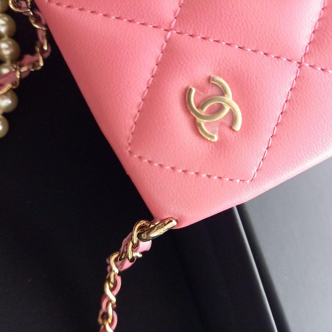 CHANEL ピンク レザー iPhone14 ケース　パールストラップ