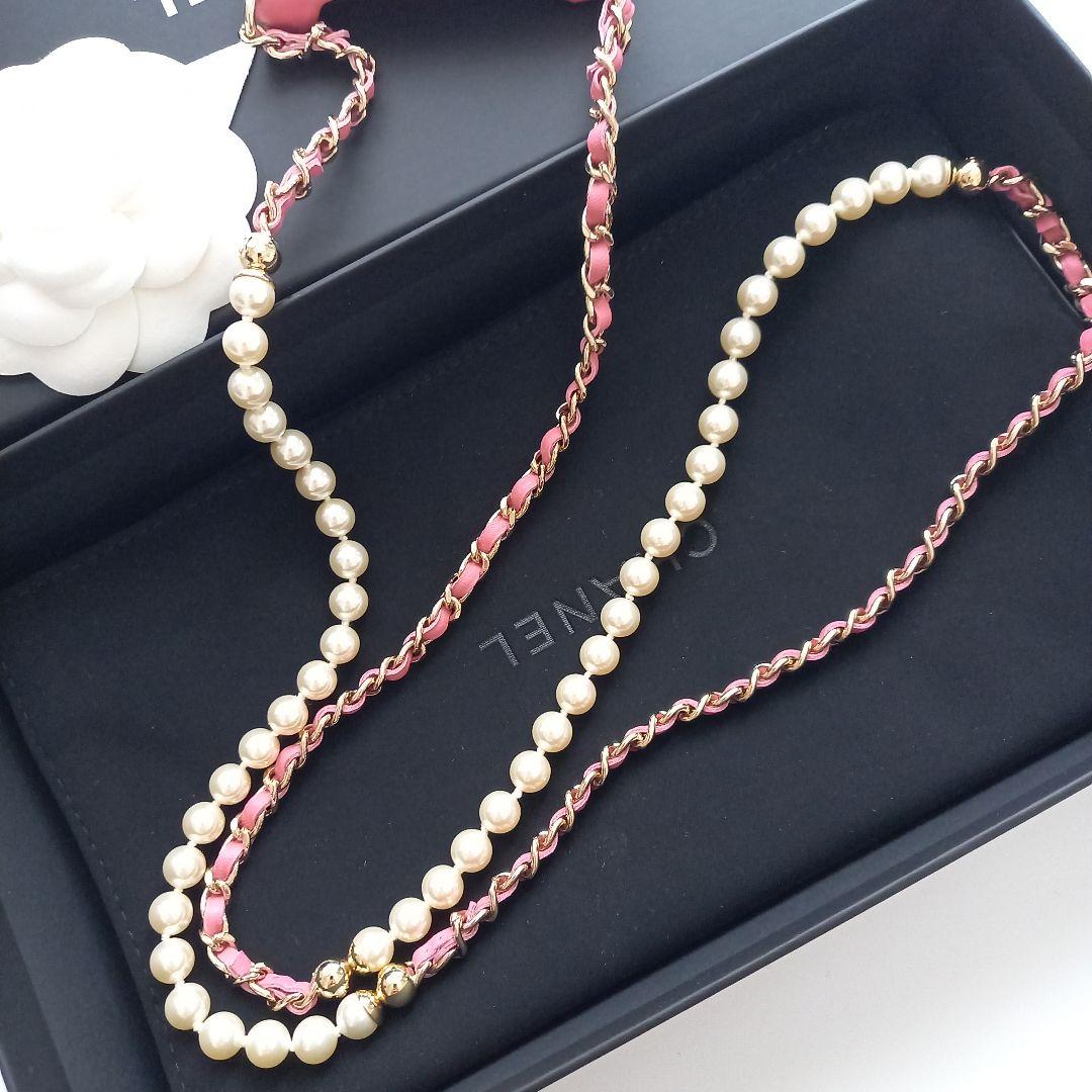 CHANEL ピンク レザー iPhone14 ケース　パールストラップ