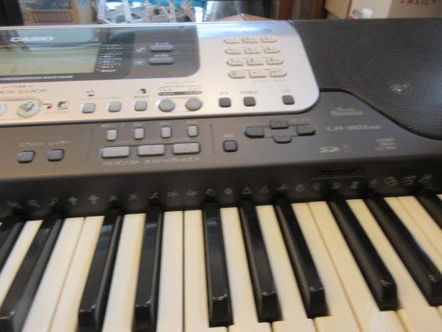 CASIO ｌＫ-301 BB キーボード　61鍵盤