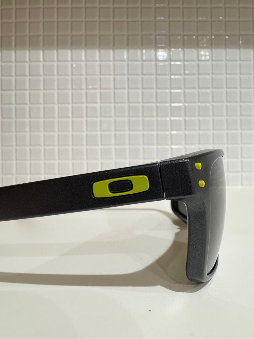 【美品】大人気 OAKLEY オークリー ホルブルック サングラス ダークグレー