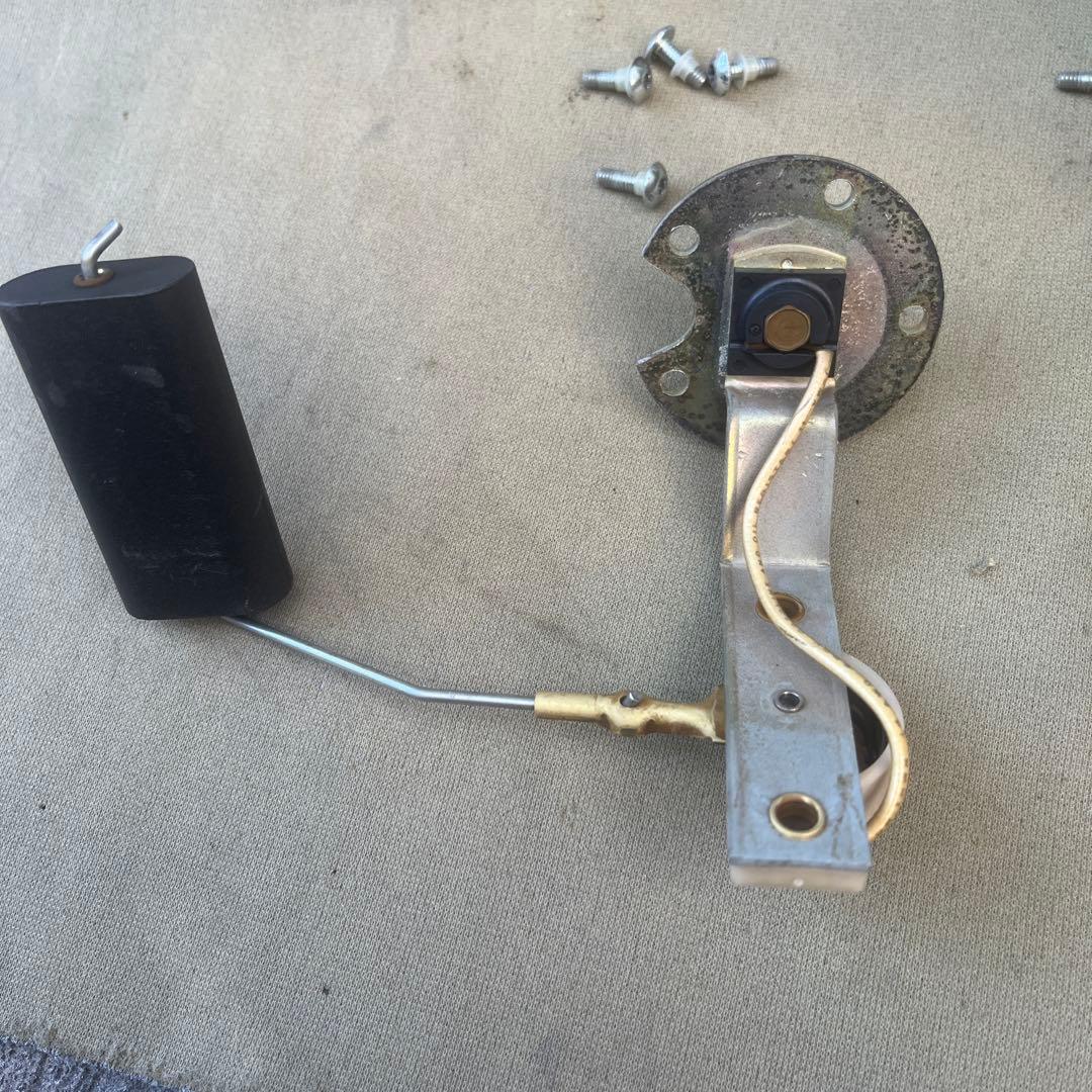 FLSTC ハーレー用ガソリンタンク燃料ゲージ、キャップ、センサーのみ