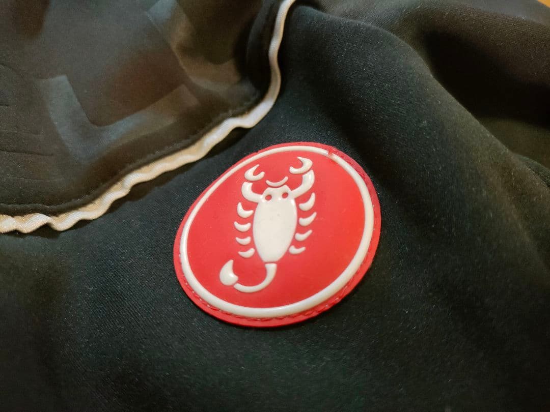 カステリ　ゴアテックス　ウィンドストッパー