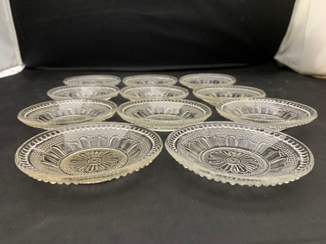 プレスガラス 小皿 11枚　時代物　アンティークガラス