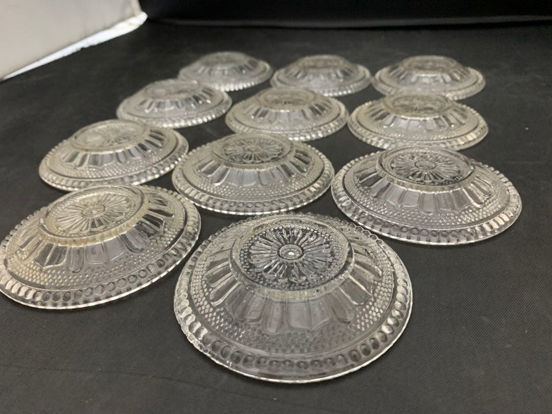 プレスガラス 小皿 11枚　時代物　アンティークガラス