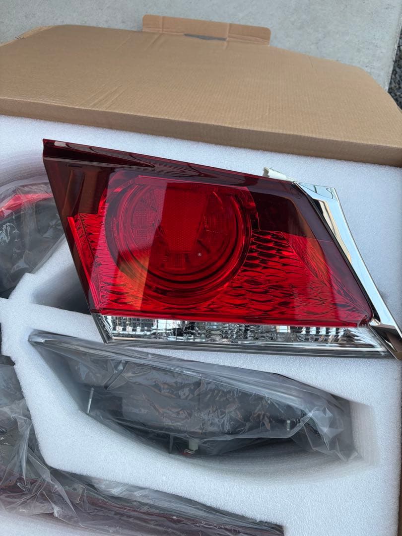 210クラウンアスリート前期 テールランプ一式