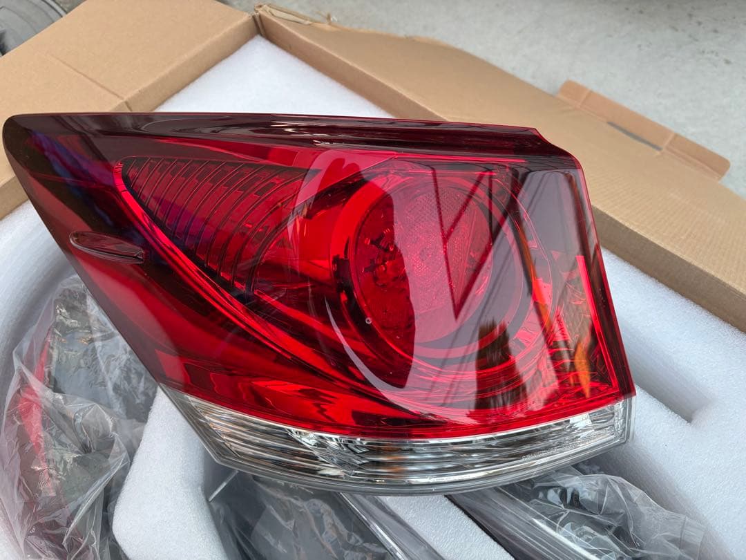 210クラウンアスリート前期 テールランプ一式