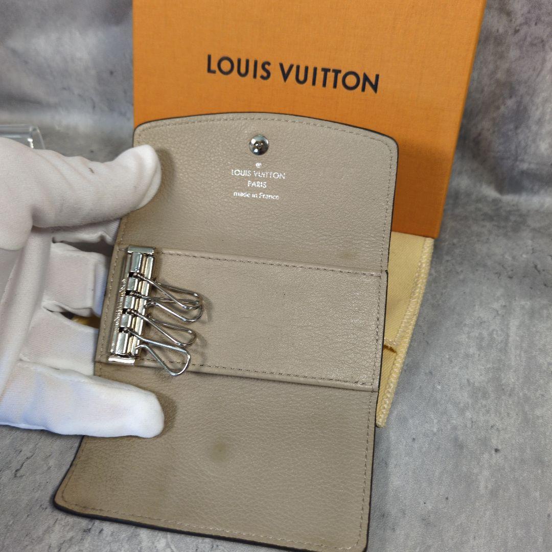 LOUIS VUITTON マヒナ ミュルティクレ4グレーベージュ4連キーケース
