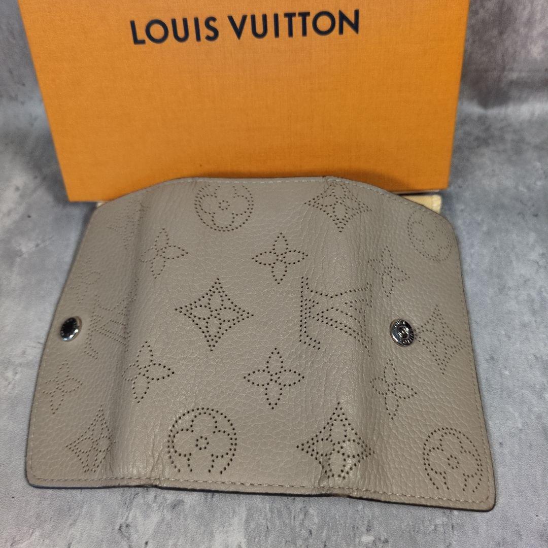 LOUIS VUITTON マヒナ ミュルティクレ4グレーベージュ4連キーケース