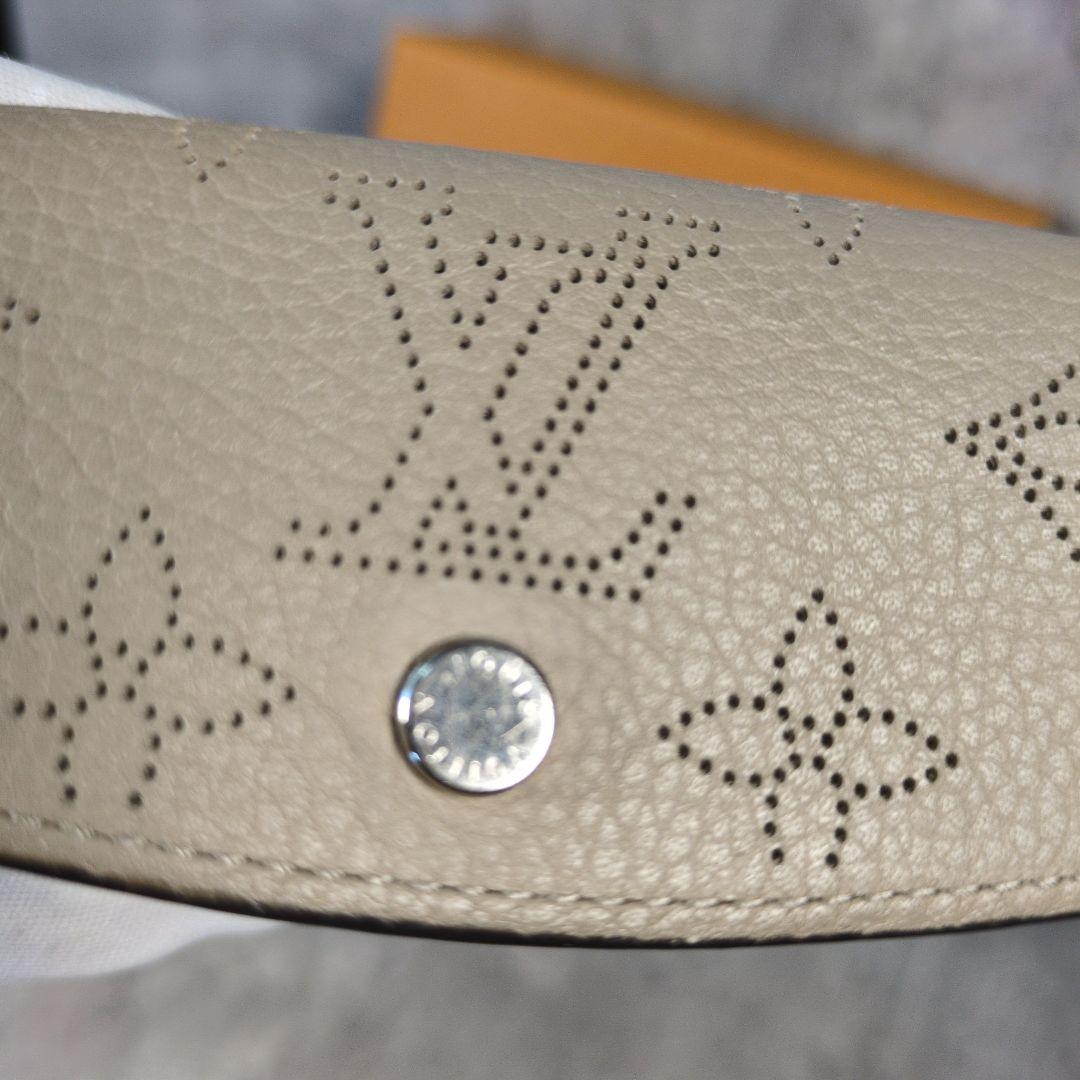 LOUIS VUITTON マヒナ ミュルティクレ4グレーベージュ4連キーケース