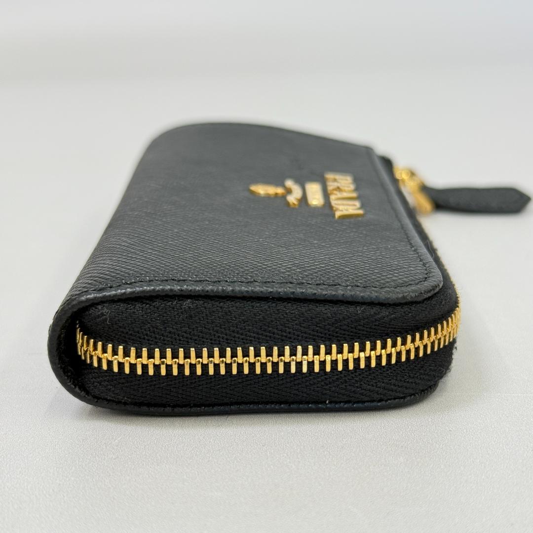 美品 プラダ サフィアーノ ブラック ゴールド キーリング付きケース