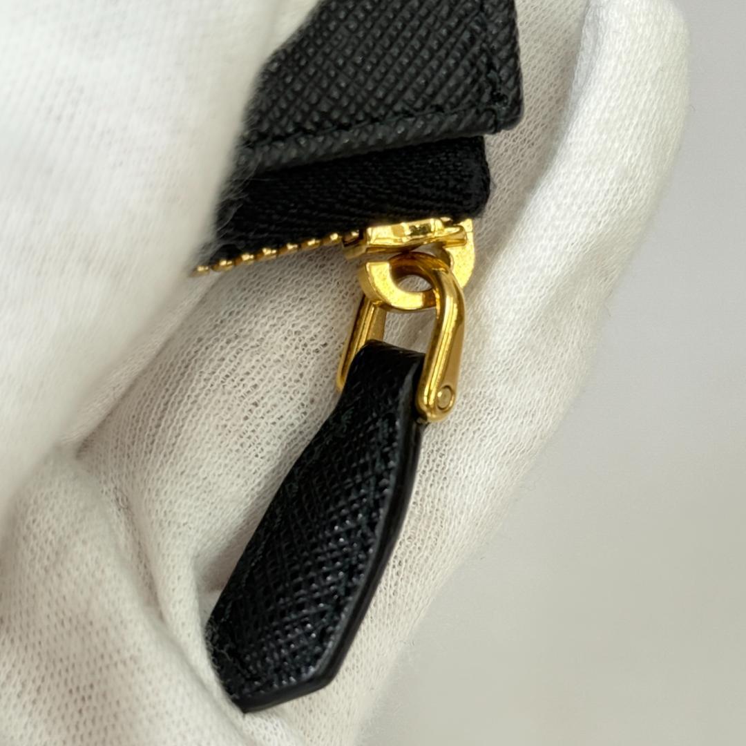 美品 プラダ サフィアーノ ブラック ゴールド キーリング付きケース