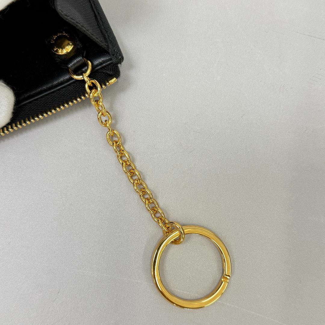 美品 プラダ サフィアーノ ブラック ゴールド キーリング付きケース