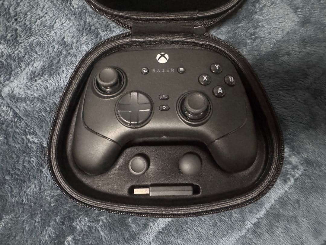 Razer レイザー Wolverine V3 Pro ワイヤレスコントローラー