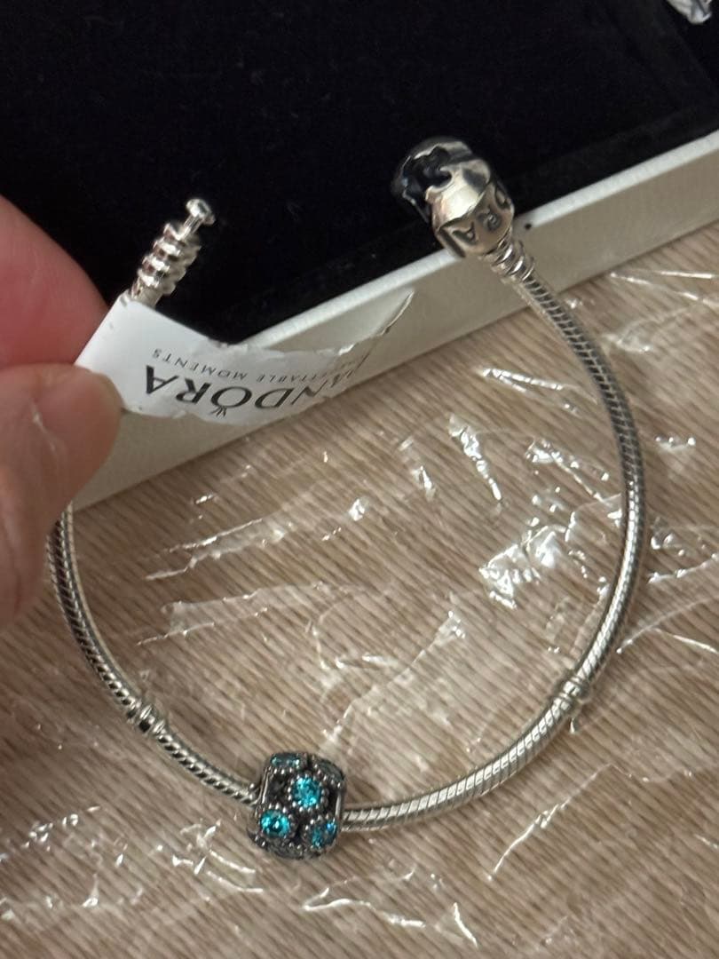 【箱付き】Pandora チャーム付きブレスレット