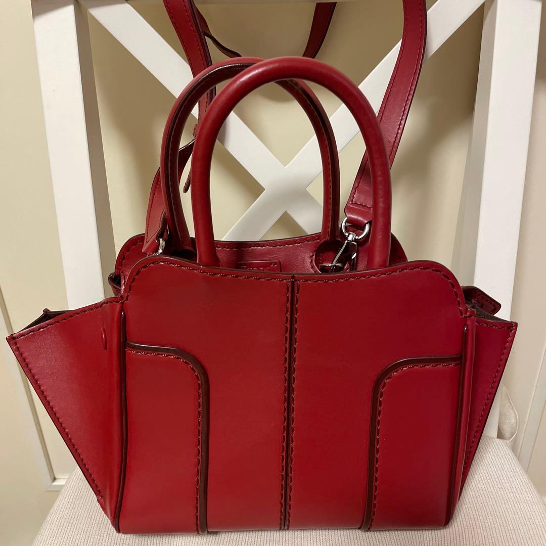 トッズ　ショルダーバッグ レッド